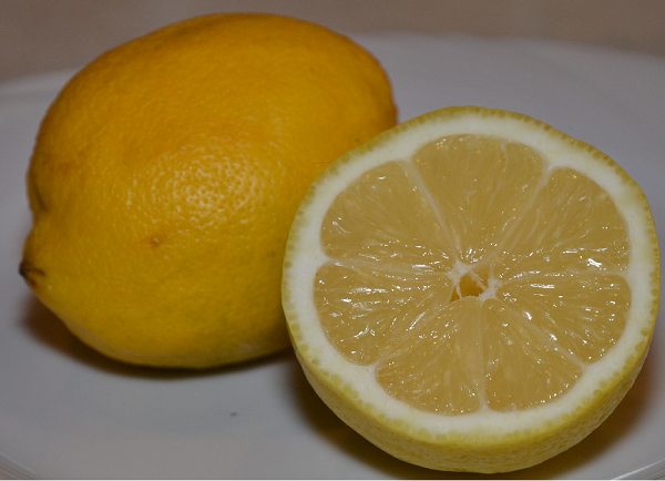 Mehr über den Artikel erfahren Die saure Zitrone wirkt basisch im Körper